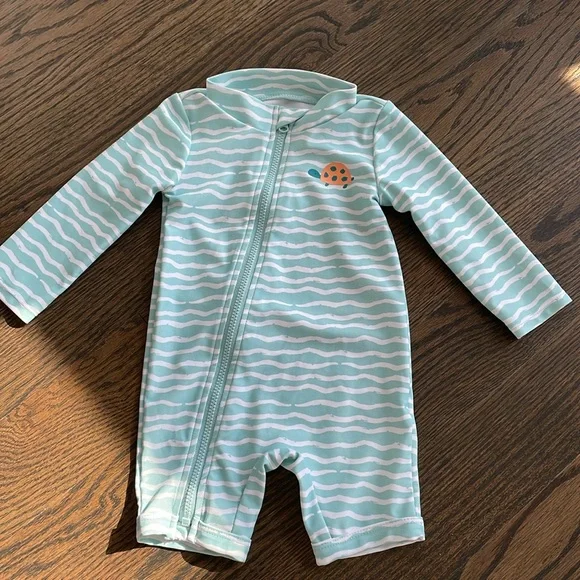 Carters Rash Guard - Picture 1 of 3